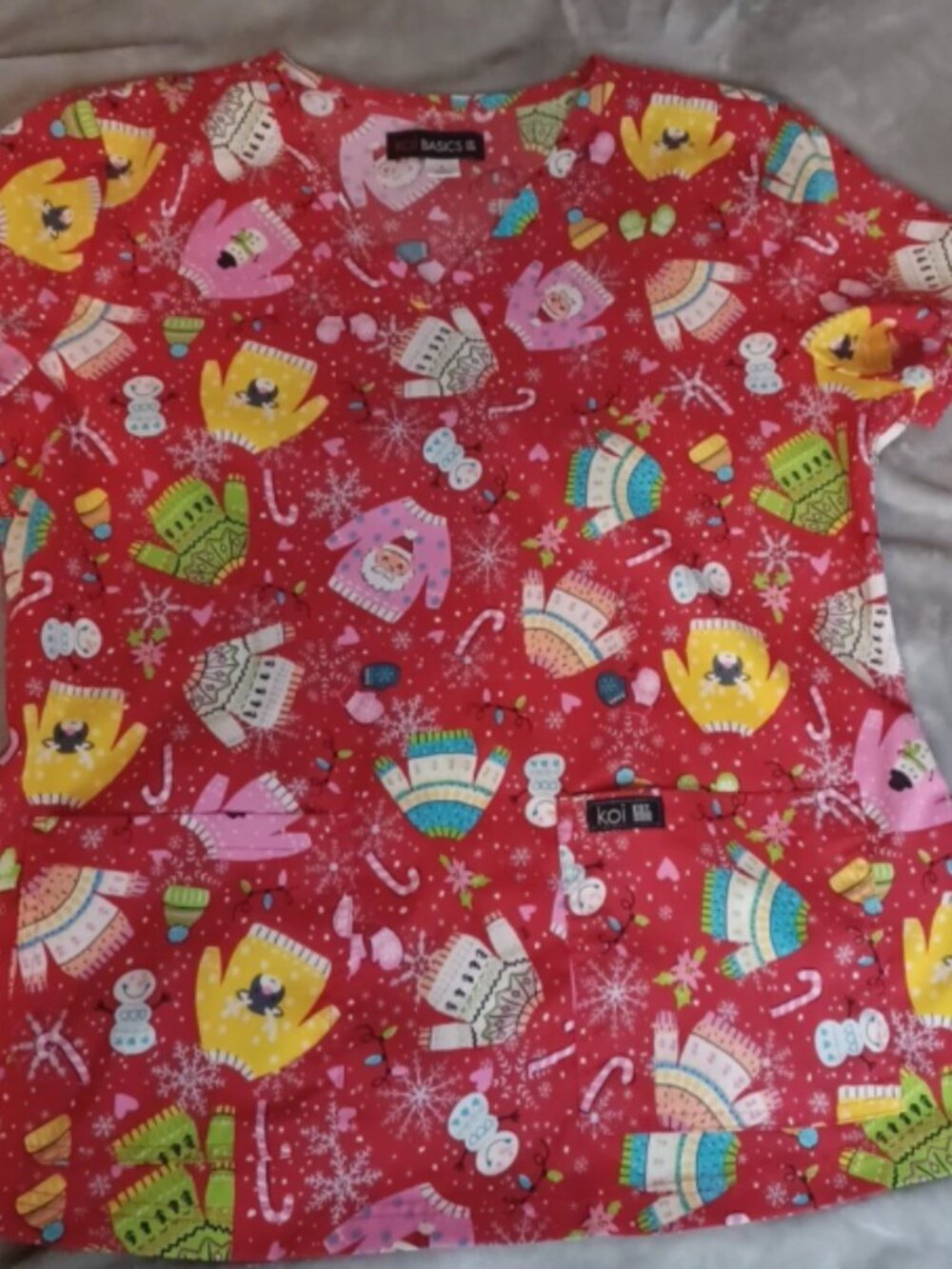 KOI Basics Womens Stretch Scrub Top Sz L Red Christmas Sweater Print Santa